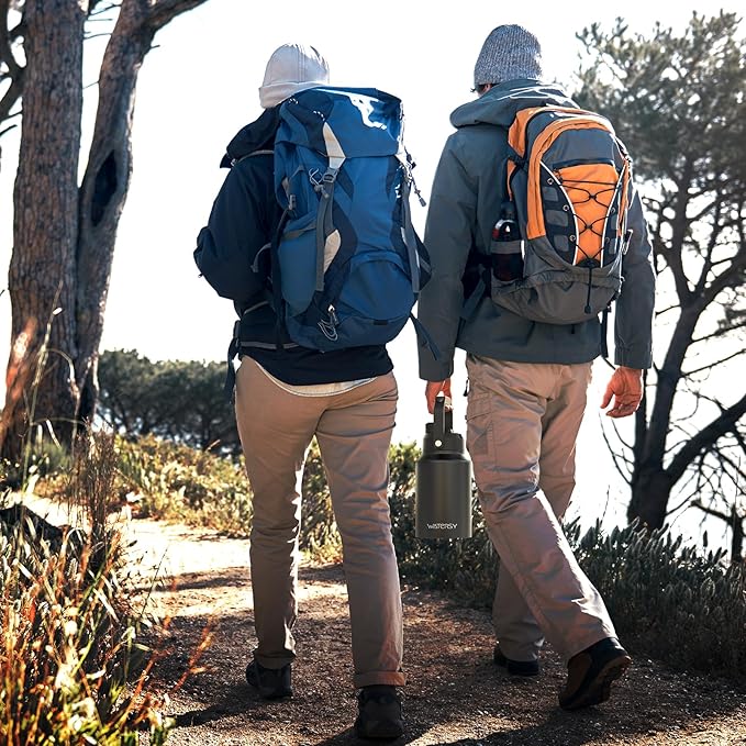 Half Gallon Water Bottle Insulated(Cold for 48 Hrs),BPA Free&Leak Proof,64oz Stainless Steel Water Jug/Flask,Big thermo,Large Water Bottle with Handle for Gym,Hiking,Camping,Black