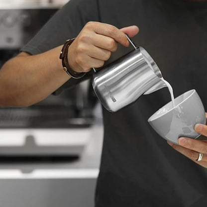MHW-3BOMBER Milk Frothing Pitcher 12oz/350ml Milk Frother Cup Espresso Steaming Pitcher Stainless Steel Milk Frother Cup Barista Latte Art Round Spout Latte Art Pitcher P7121S