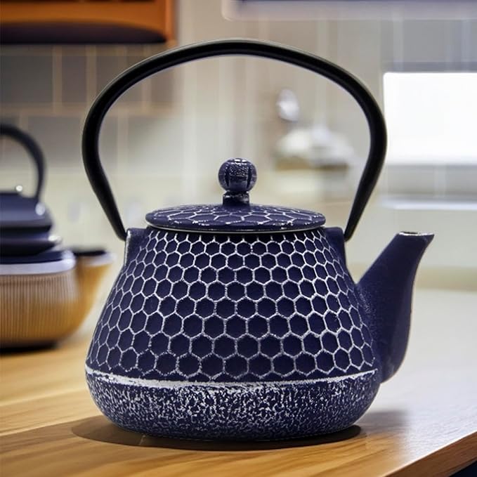 20.3oz Cast Iron Teapot, Small Tea Kettle for Stovetop Safe With Enameled Interior, Stainless Steel Infuser for Loose Tea (Blue Honeycomb Pattern)