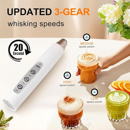 YUSWKO White Handheld Milk Frother Wand for Coffee, Rechargeable Electric Whisk with 3 Heads 3 Speeds Drink Mixer Coffee Frother For Latte, Cappuccino, Hot Chocolate, Egg