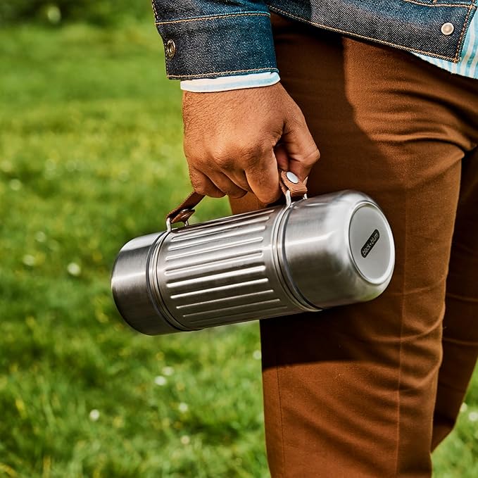 BLACK+BLUM - Insulated Explorer Flask Duo - Vacuum Insulated 304 Stainless Steel Flask with Leak Proof Lid, Nylon Carry Strap and two double-walled steel cups - Keeps Hot and Cold for 24 hours - 1L
