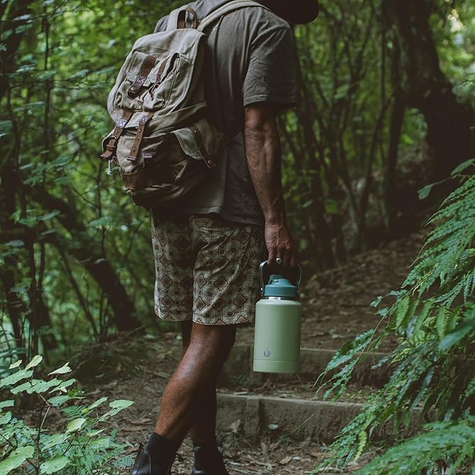 BJPKPK Half Gallon Insulated Water Bottles, 64oz Water Jug with Metal Handle & BPA Free Spout Lid, Dishwasher Safe Thermo, Large Stainless Steel Gym Sport Jugs, Blue Black