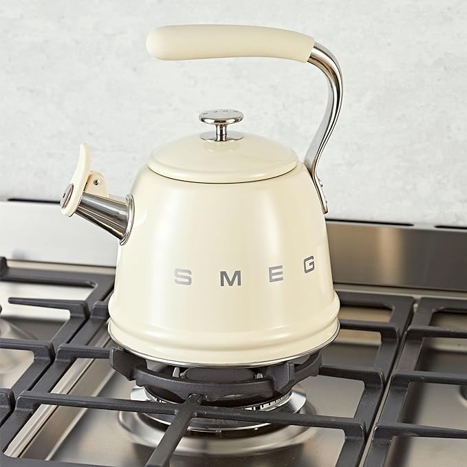SMEG Retro Stovetop Whistling Kettle – 2.4Q (Cream)