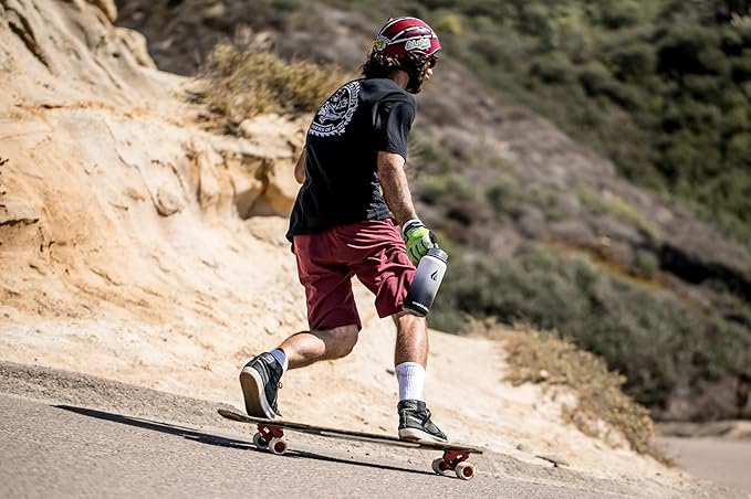 HYDRO CELL Stainless Steel Insulated Water Bottle with Straw - For Cold & Hot Drinks - Metal Vacuum Flask with Screw Cap and Modern Leakproof Sport Thermos for Adults (Black/White 32oz)