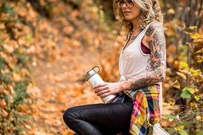 HYDRO CELL Stainless Steel Insulated Water Bottle with Straw - for Cold & Hot Drinks - Metal Vacuum Flask with Screw Cap and Modern Leakproof Sport Thermos for Adults (White 18oz)