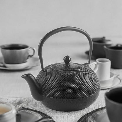 IBILI 40 Oz Cast Iron Teapot with Infuser | Made in Spain | Hammered Texture, Enameled Interior, Stovetop & Induction Compatible, Japanese Kettle for Loose Leaf Tea, Tetsubin Design, Black